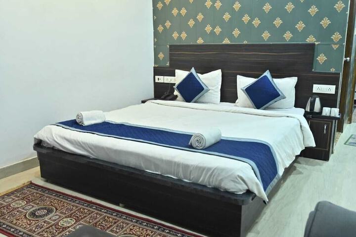Room 6 of 14
