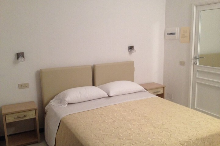 Room 3 of 25
