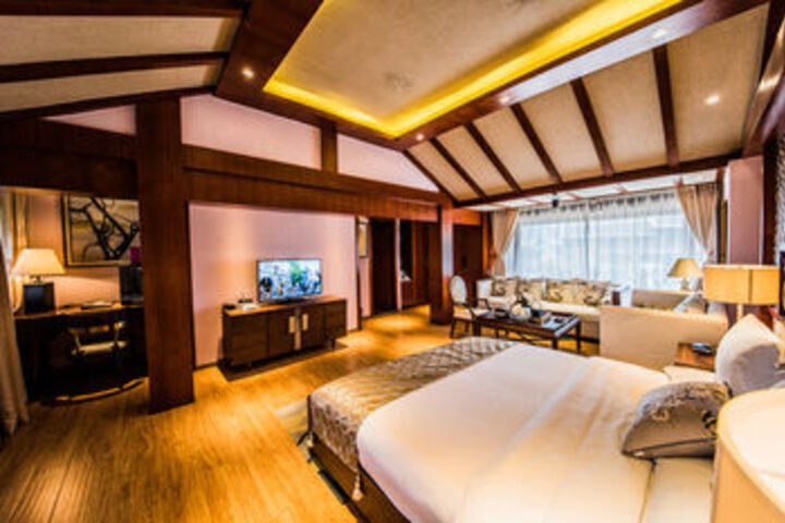 Room 70 of 108