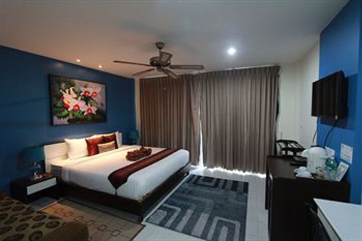 Room 33 of 42