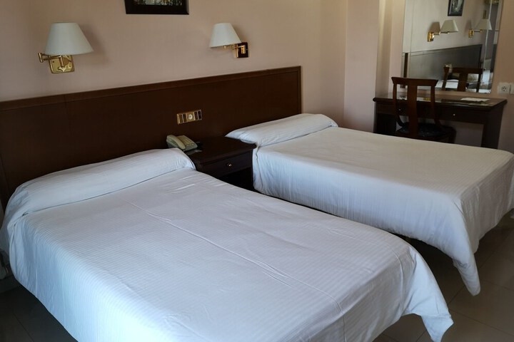 Room 5 of 42