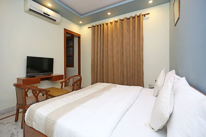 Room 10 of 20