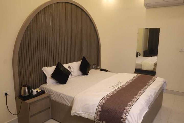 Room 22 of 53
