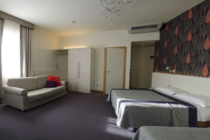 Room 6 of 21