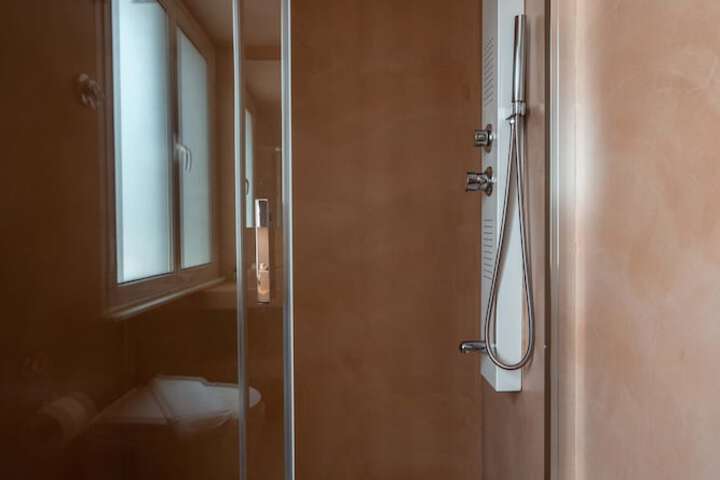 Room 92 of 121