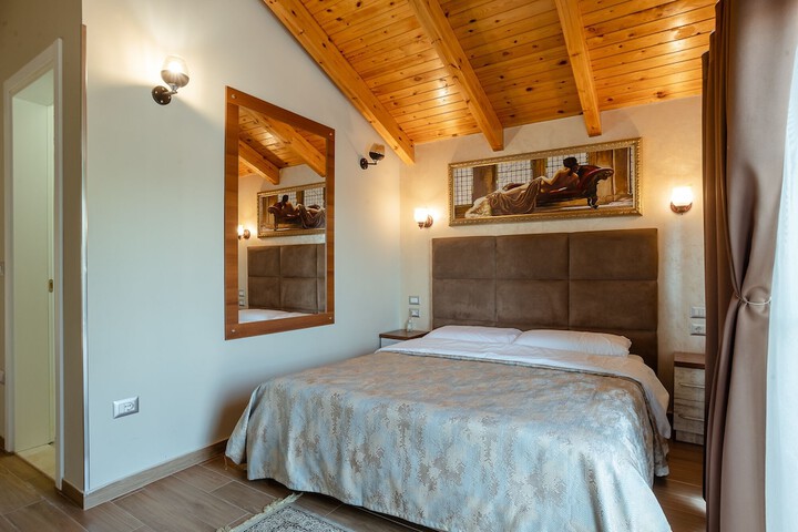 Room 10 of 31