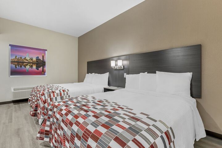 Superior 2 Queen Beds (4 of 6)