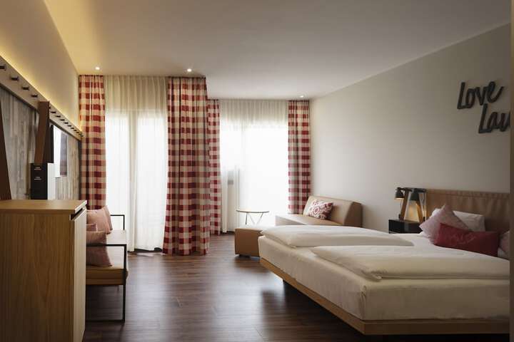 Room 3 of 53