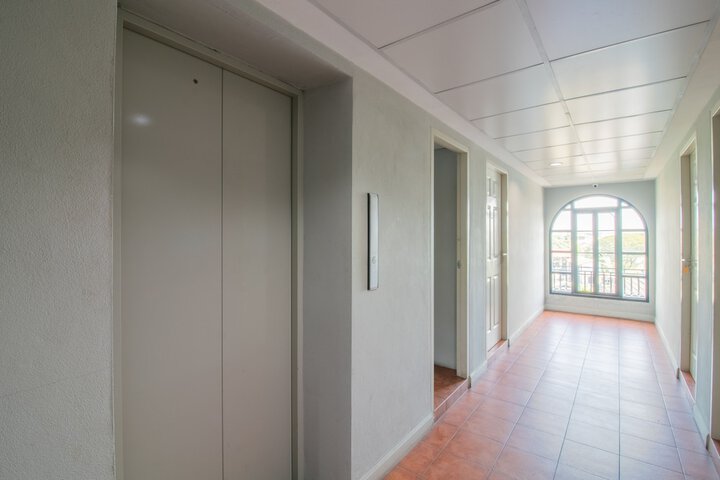 Ballroom/Hall 23 of 28