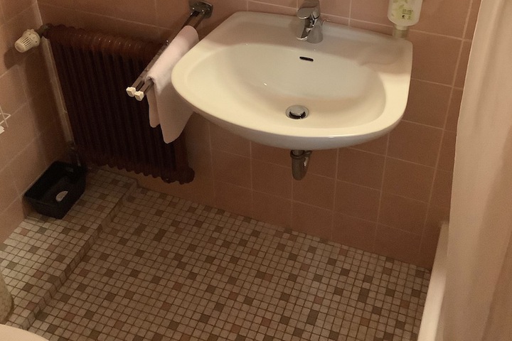 Room 55 of 106