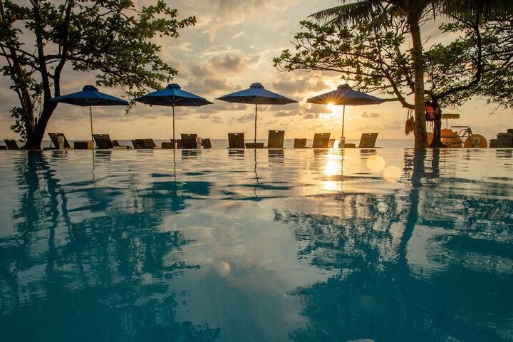 Hotel with Pool