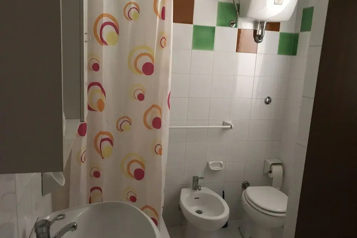 Room 8 of 19