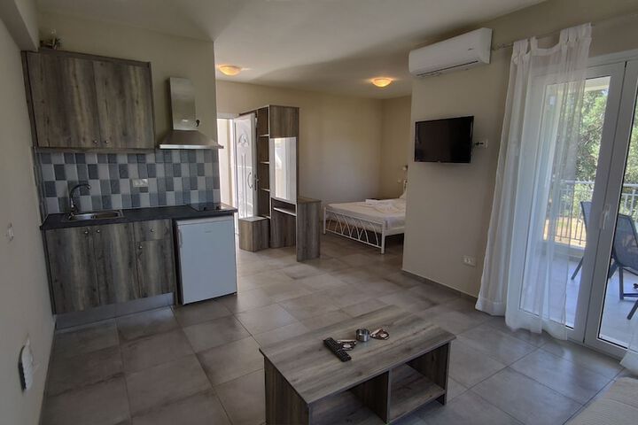 Room 33 of 60