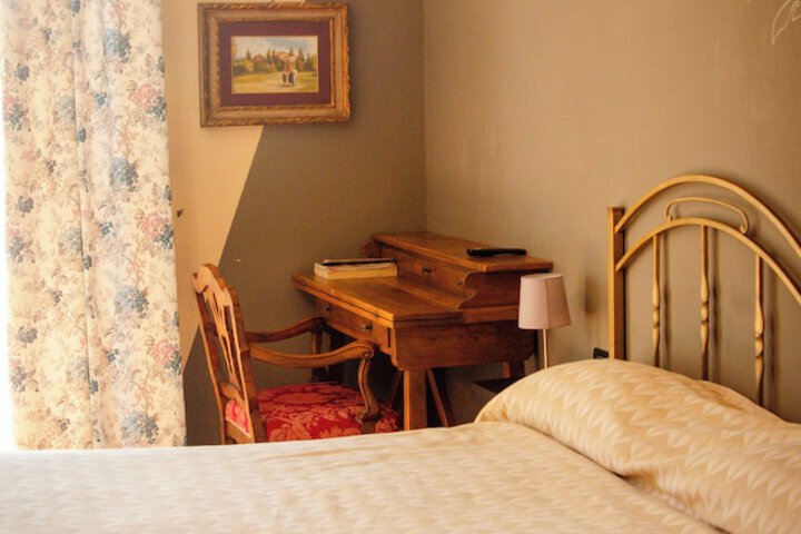 Room 11 of 25