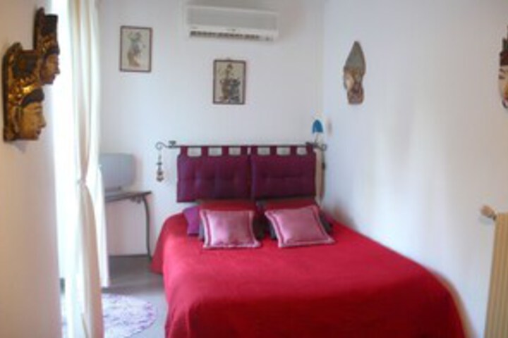 Room 12 of 25