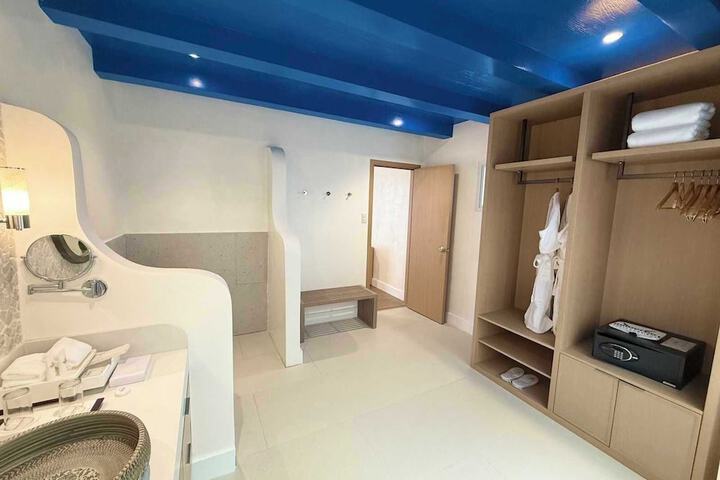 Room 28 of 161