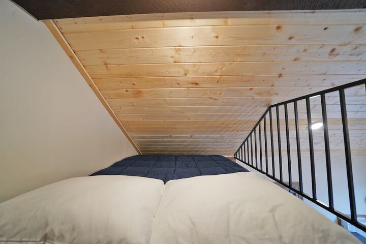 Room 15 of 93