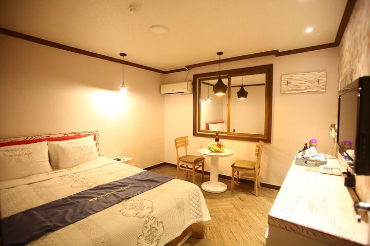 Room 15 of 24