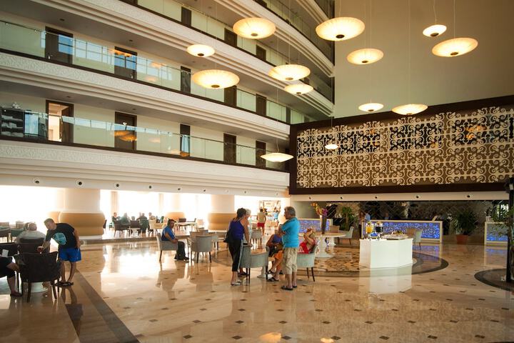 Entrance & Lobby