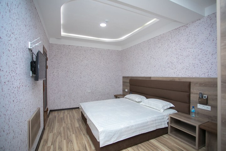 Room 5 of 27