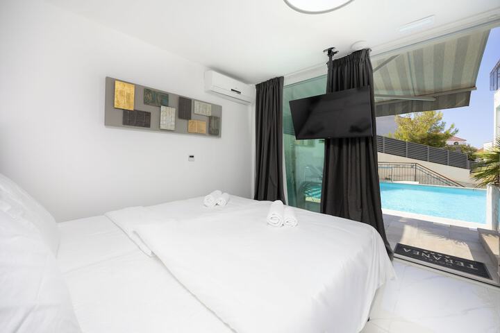 Room 22 of 169