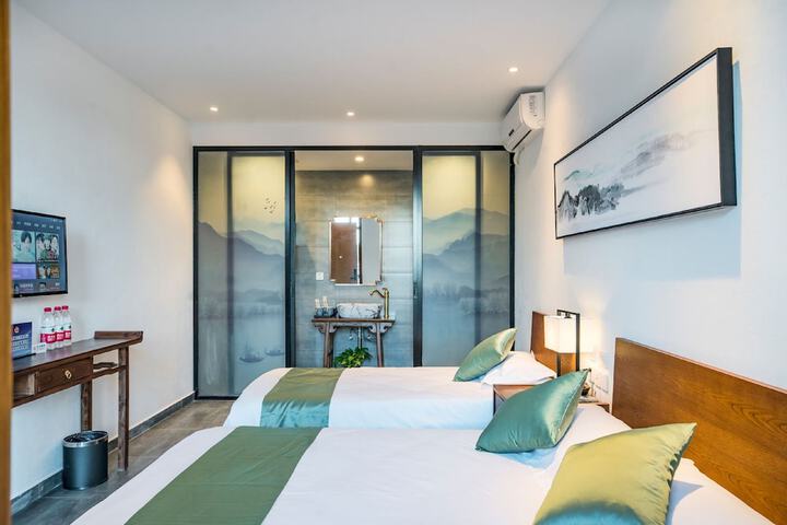Room 15 of 51