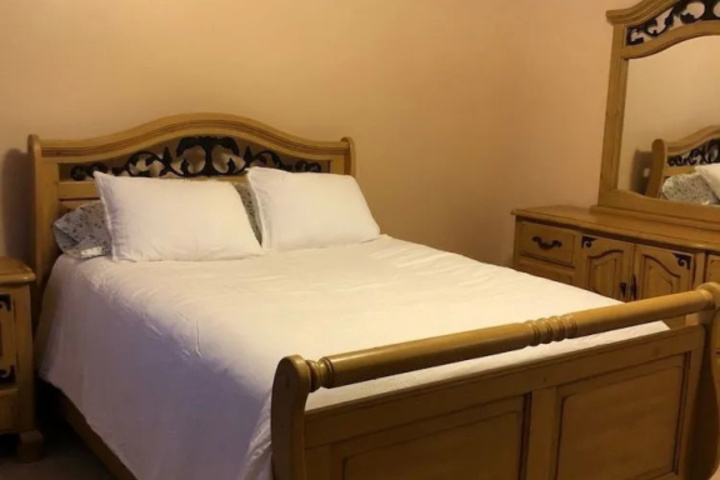 Room 2 of 8