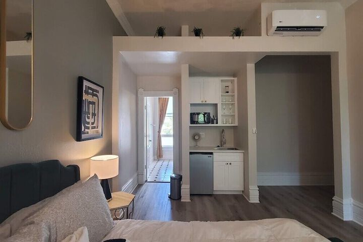 Room 17 of 181