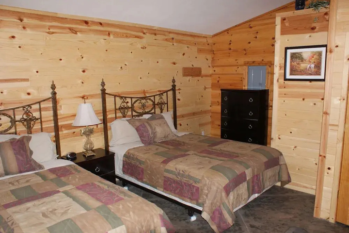 Room 6 of 12