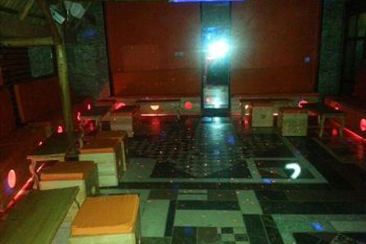Lounge 17 of 31