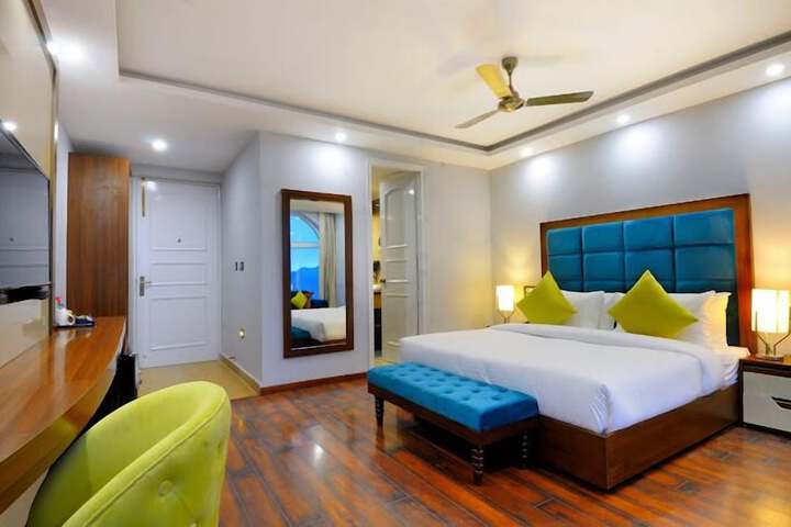 Room 3 of 10