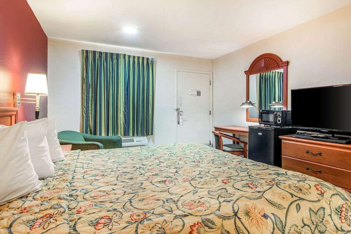 1 King Bed (2 of 3)