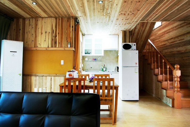 Room 6 of 182