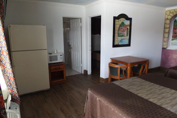 Room 32 of 68