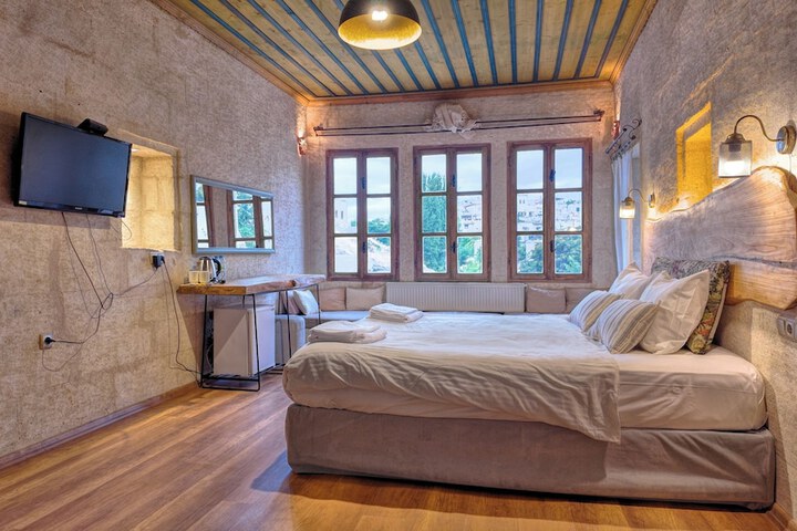 Room 2 of 69