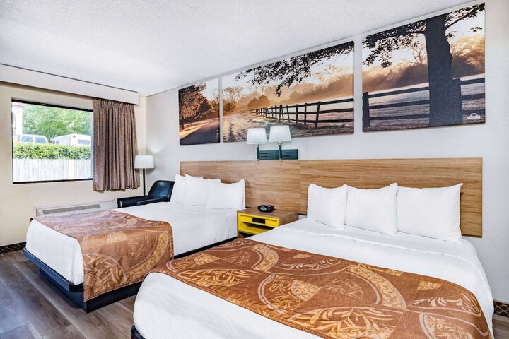 2 Queen Beds Accessible (2 of 12)