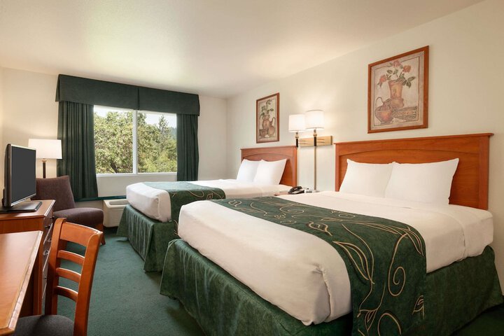 Room 4 of 27