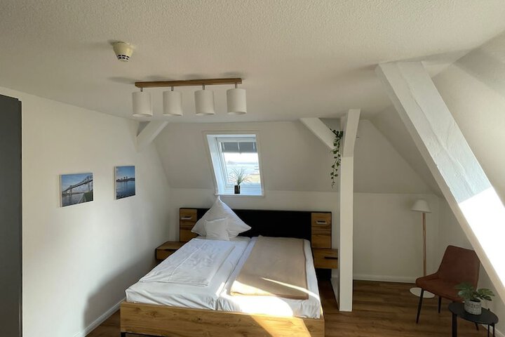 Room 15 of 114