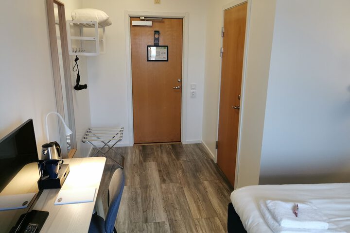 Room 5 of 33