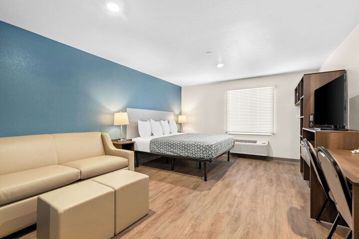 1 King Bed Accessible (8 of 16)