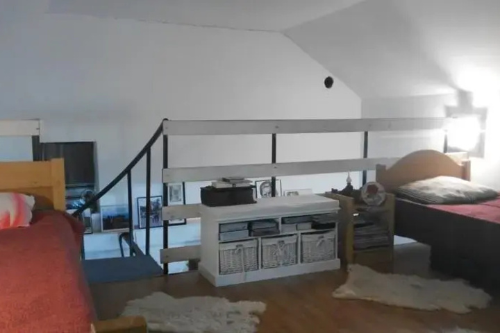 Room 2 of 6