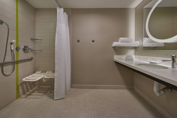 Room 12 of 28