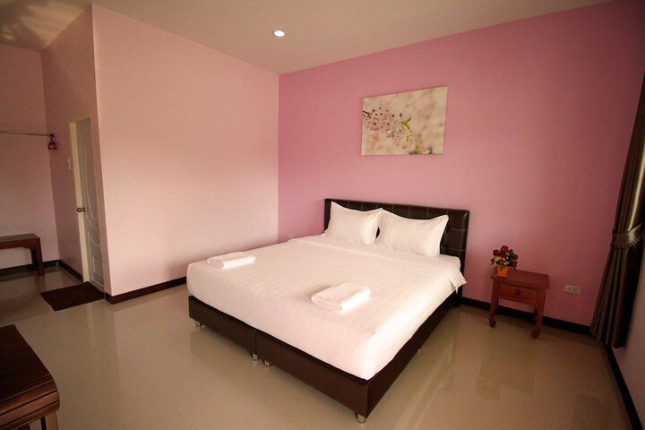 Room 4 of 38