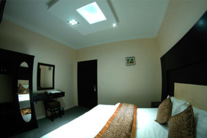 Room 8 of 26