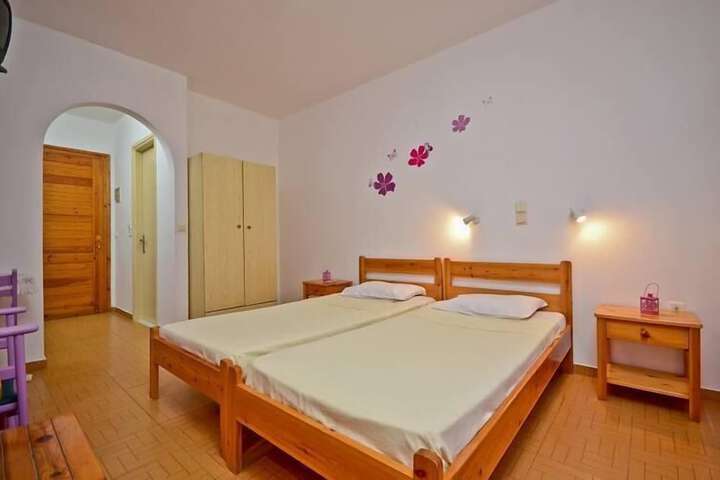 Room 3 of 32