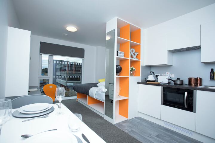 Room 3 of 10