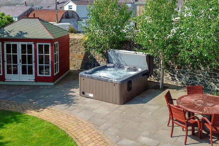 Pool 13 of 20