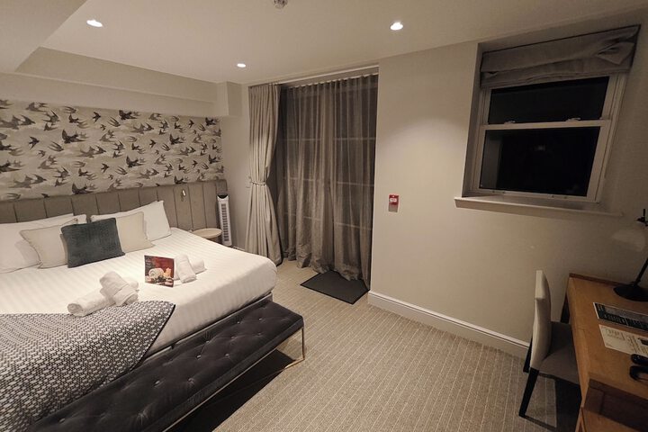 Room 44 of 90