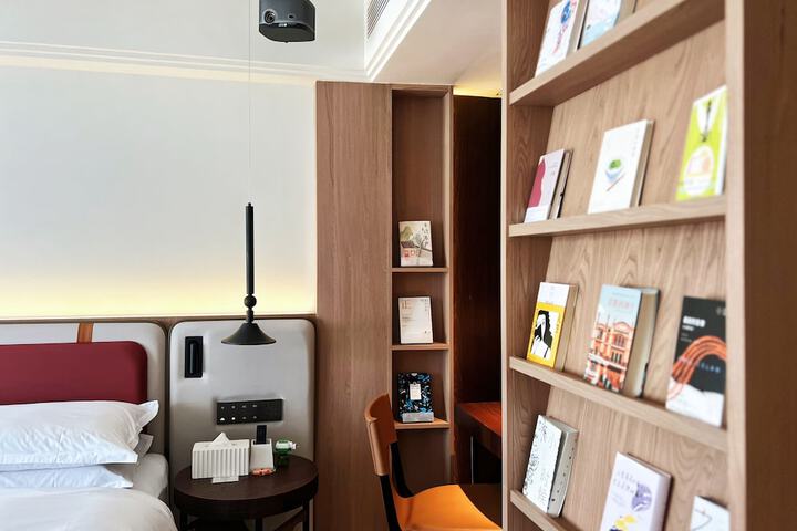 Room 27 of 64