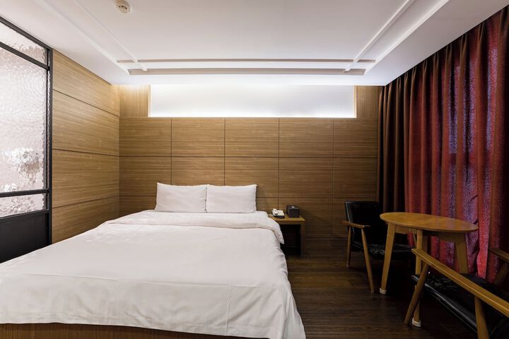 Room 44 of 84